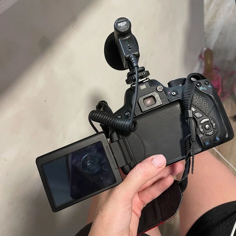 Canon t5i DSLR PROFESSIONAL CAMERA 2 Lens, Microphone, Extra BatteriesFIRM PRICE